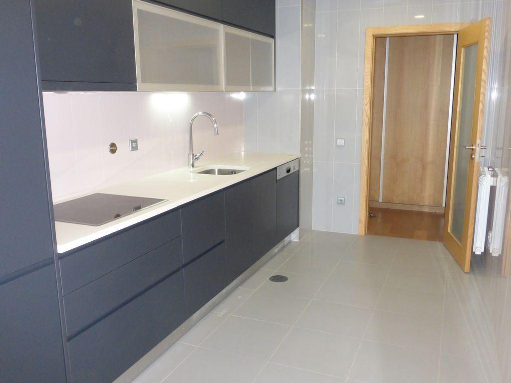 Apartamento R/Chão tipologia T1 em V. N. Gaia, Grijó, Portugal.