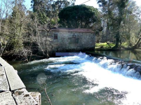 Terreno urbano p/ construção 4 MORADIAS c/ piscina ou APARTAMENTOS. Portugal, Viana do Castelo, Barroselas.