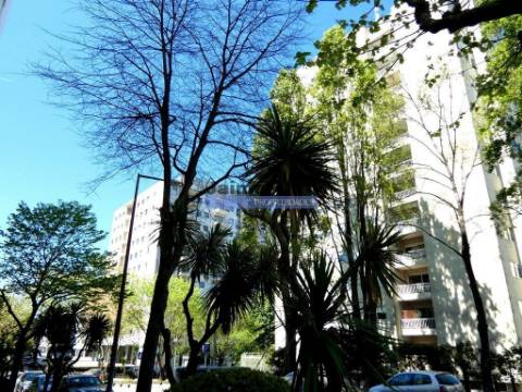 Apartamento de excelência T3 com varanda. Portugal, Nevogilde, Porto.