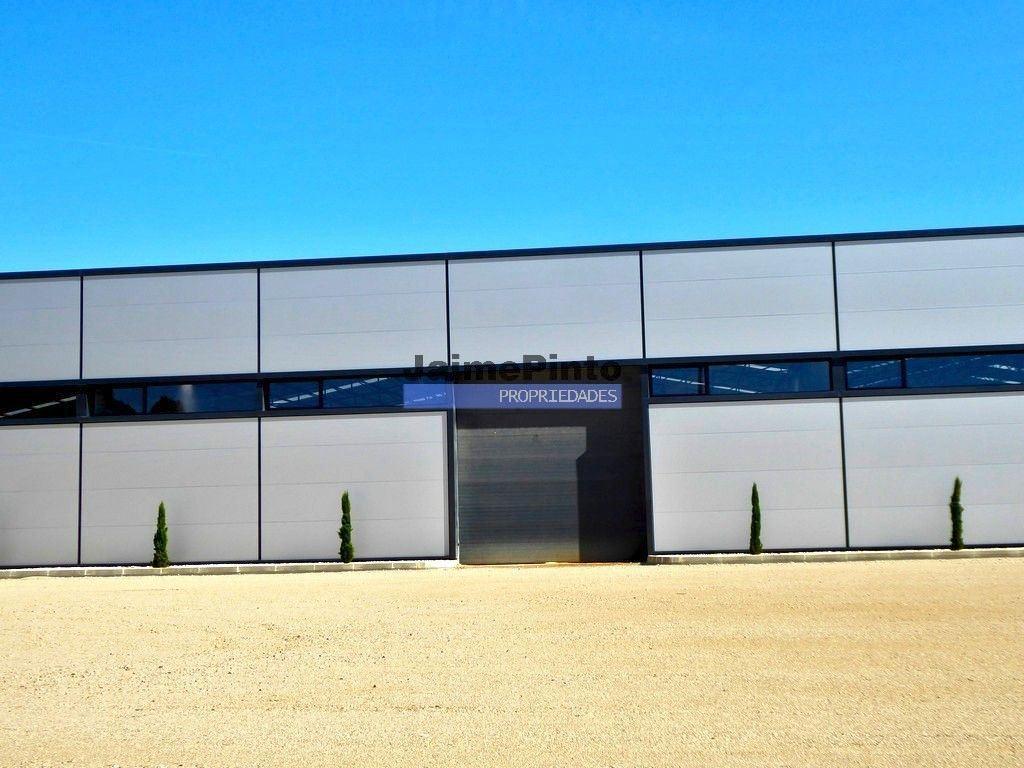 Armazém Industrial 1.200m2 com Logradouro 12.000m2. Portugal, Espinho.