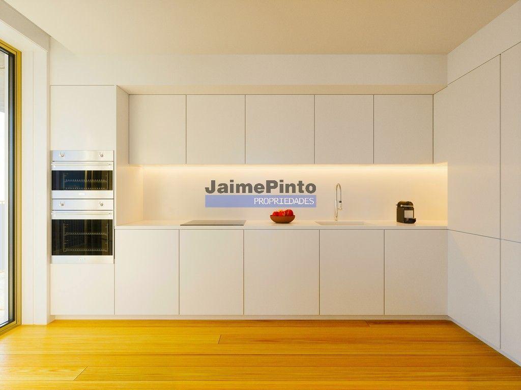 Apartamento, Último Piso, T4, de excelência, à RTP. Portugal, Vila Nova de Gaia.