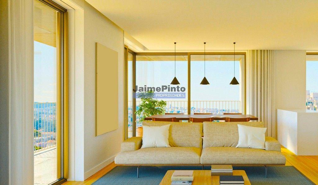 Apartamento, Último Piso, T4, de excelência, à RTP. Portugal, Vila Nova de Gaia.