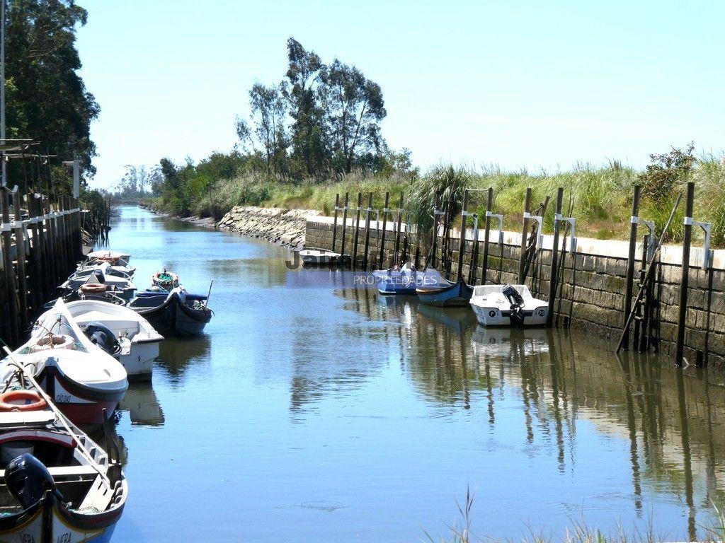 Terreno urbano para lotear destinado a 40 MORADIAS. Portugal, Aveiro, Ovar.