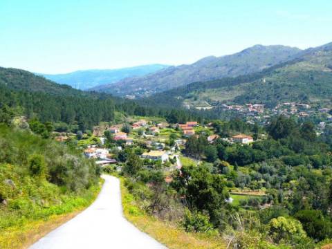 Terreno URBANO 7.045m2 para 12-15 Moradias. Portugal, Navió, Ponte de Lima.