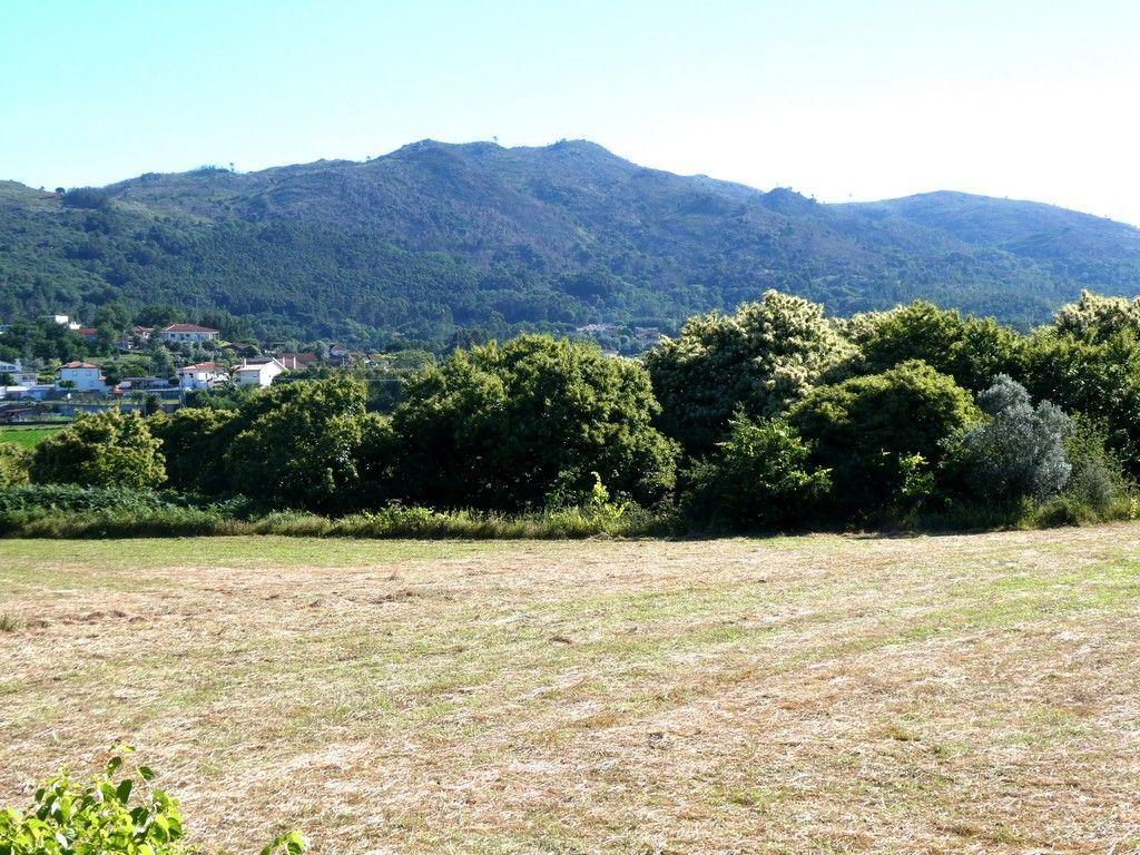Terreno URBANO 7.045m2 para 12-15 Moradias. Portugal, Navió, Ponte de Lima.