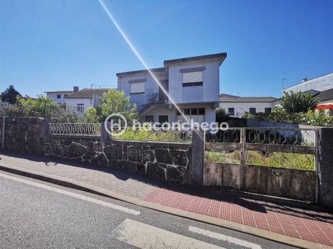 Imóvel com projeto aprovado e licença de construção paga para alojamento em Barcelos