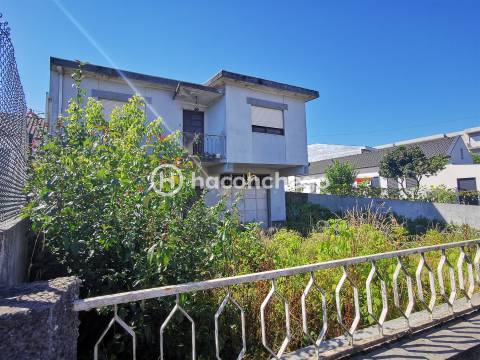 Imóvel com projeto aprovado e licença de construção paga para alojamento em Barcelos