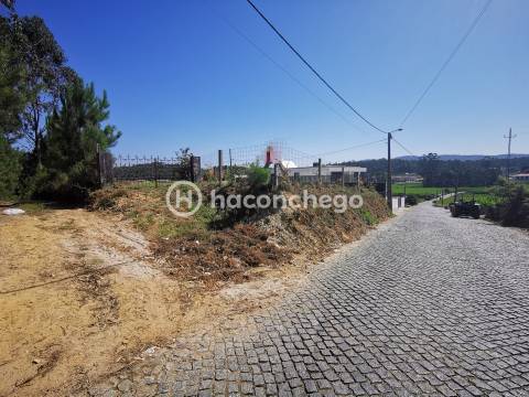 Terreno com aproximadamente 5.866 m2, localizada na freguesia de Cristelo, Barcelos
