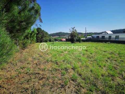 Terreno com aproximadamente 5.866 m2, localizada na freguesia de Cristelo, Barcelos