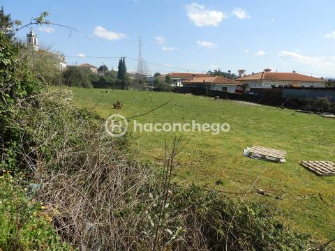 Terreno de construção na Ucha Barcelos