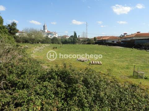 Terreno de construção na Ucha Barcelos