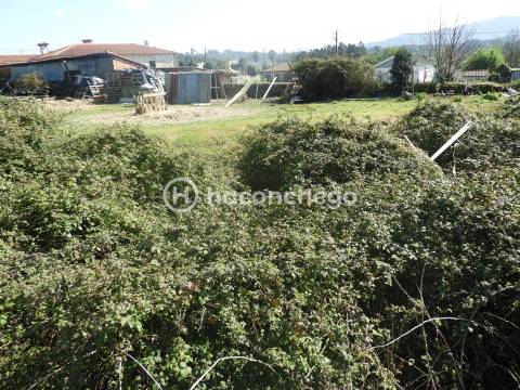 Terreno de construção na Ucha Barcelos