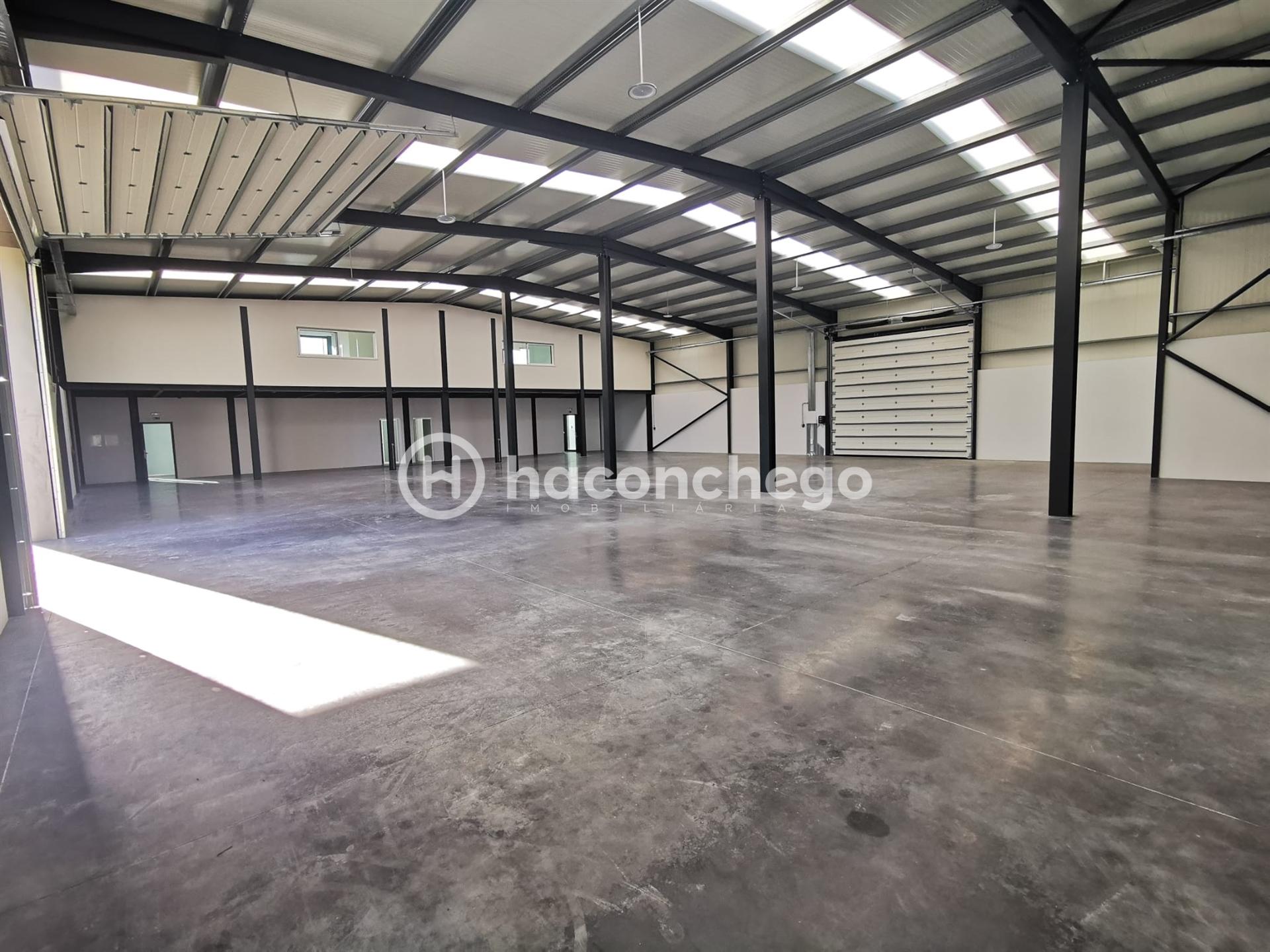 Pavilhão industrial com 966 m2 em Lijó, Barcelos