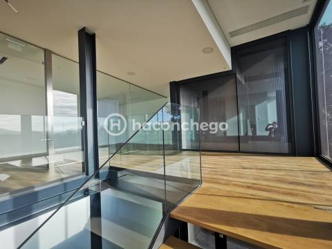 Pavilhão industrial com 966 m2 em Lijó, Barcelos