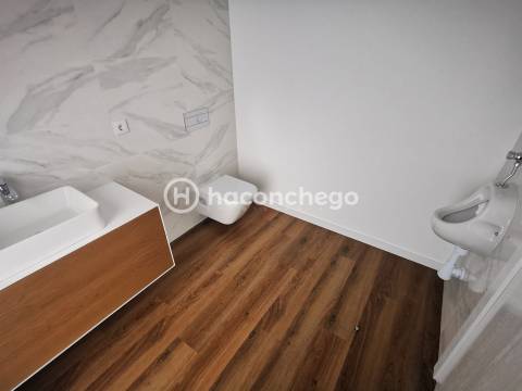 Pavilhão industrial com 966 m2 em Lijó, Barcelos