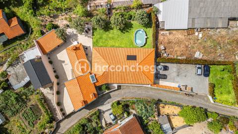 Moradia individual com piscina em Mariz Barcelos