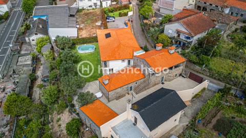 Moradia individual com piscina em Mariz Barcelos