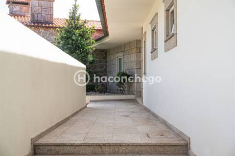 Moradia individual com piscina em Mariz Barcelos