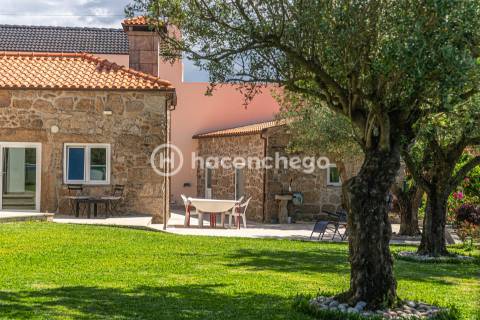 Moradia individual com piscina em Mariz Barcelos