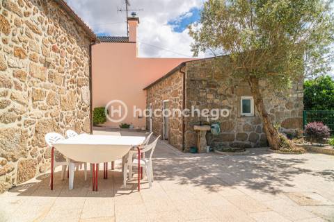 Moradia individual com piscina em Mariz Barcelos