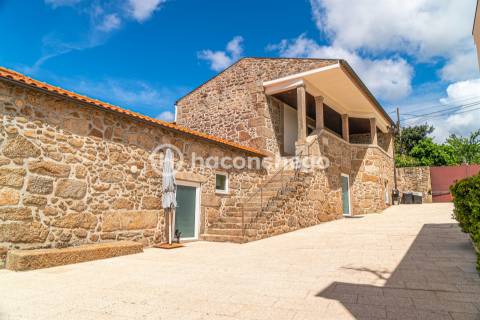 Moradia individual com piscina em Mariz Barcelos