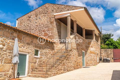 Moradia individual com piscina em Mariz Barcelos