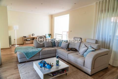 Moradia individual com piscina em Mariz Barcelos