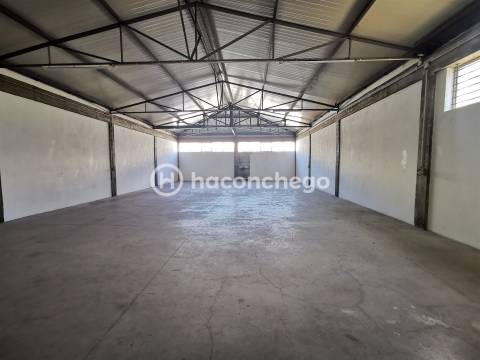 Armazém em Barcelos para arrendar