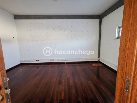 Armazém em Barcelos para arrendar