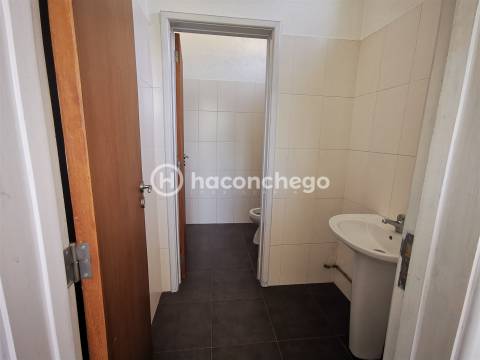 Armazém em Barcelos para arrendar