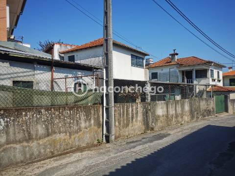 Moradia para restauro em Nine Famalicão