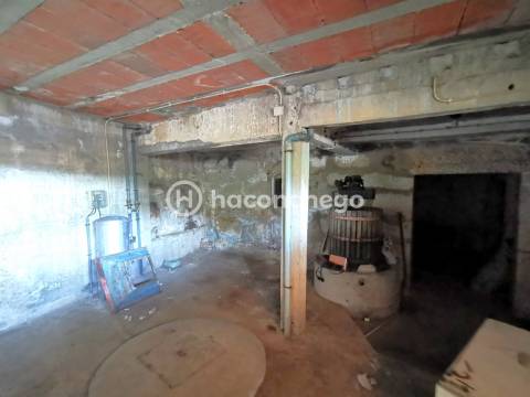 Moradia para restauro em Nine Famalicão