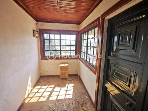 Moradia para restauro em Nine Famalicão