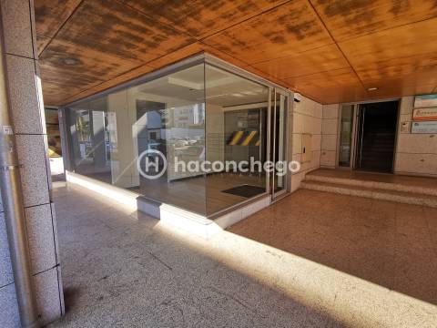 Loja licenciada para restauração e bebidas, comércio, similares de hotelaria ou serviços