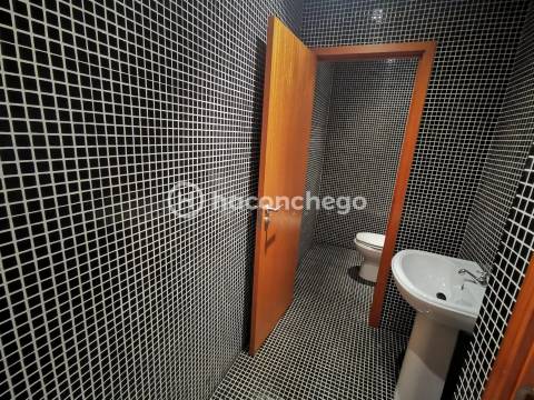 Loja licenciada para restauração e bebidas, comércio, similares de hotelaria ou serviços