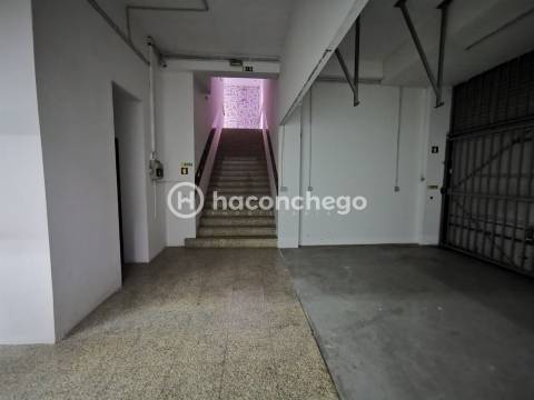Loja licenciada para restauração e bebidas, comércio, similares de hotelaria ou serviços