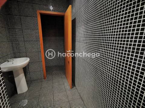 Loja licenciada para restauração e bebidas, comércio, similares de hotelaria ou serviços