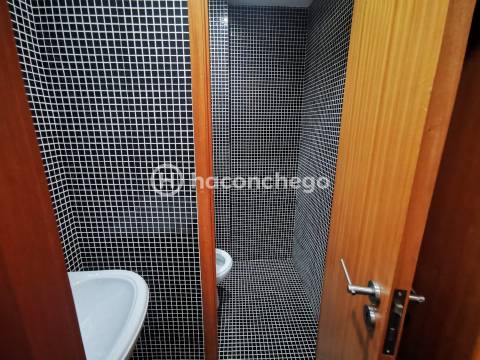 Loja licenciada para restauração e bebidas, comércio, similares de hotelaria ou serviços