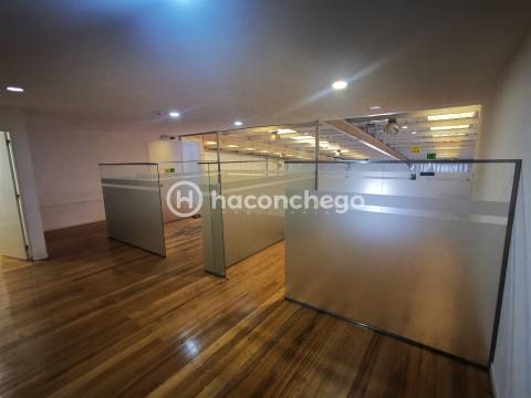 Armazém para arrendar São Veríssimo Barcelos