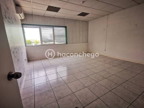 Armazém para arrendar São Veríssimo Barcelos