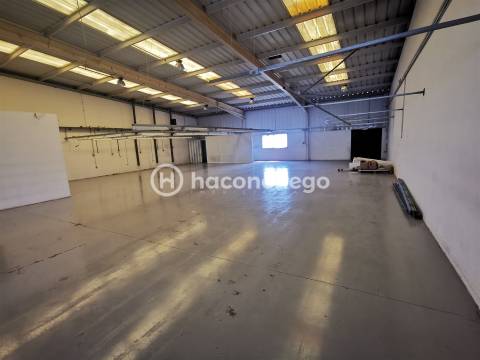 Armazém para arrendar São Veríssimo Barcelos