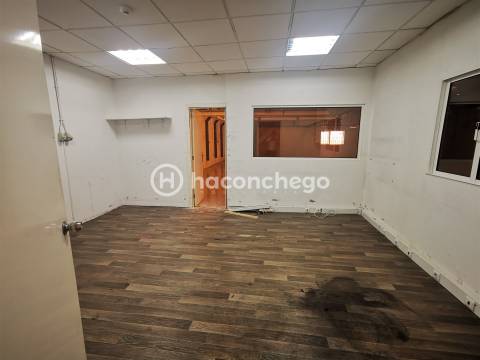 Armazém para arrendar São Veríssimo Barcelos