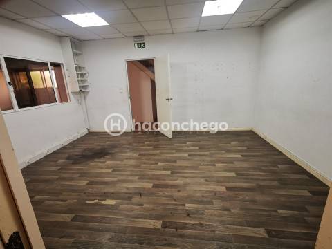 Armazém para arrendar São Veríssimo Barcelos