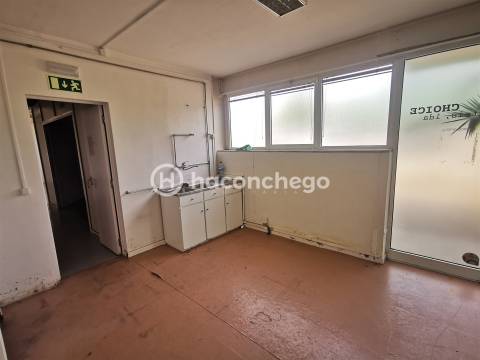 Armazém para arrendar São Veríssimo Barcelos