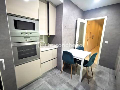 Apartamento T2 remodelado com terraço para arrendar em Arcozelo Barcelos