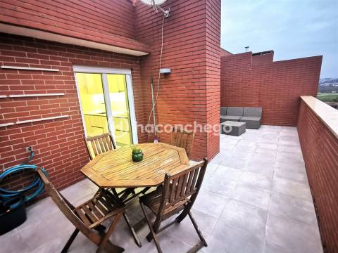 Apartamento T2 remodelado com terraço para arrendar em Arcozelo Barcelos