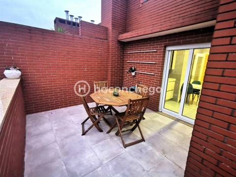 Apartamento T2 remodelado com terraço para arrendar em Arcozelo Barcelos