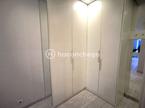 Apartamento T2 remodelado com terraço para arrendar em Arcozelo Barcelos