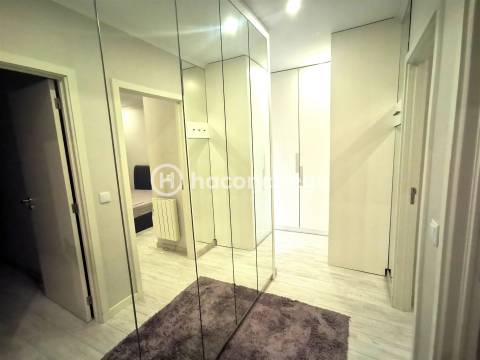 Apartamento T2 remodelado com terraço para arrendar em Arcozelo Barcelos