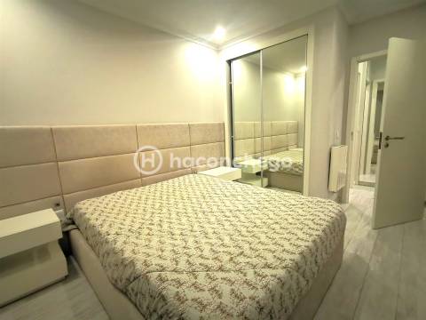 Apartamento T2 remodelado com terraço para arrendar em Arcozelo Barcelos